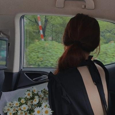 街头实拍：一线女星恋情细节流出，本人沉默不回应